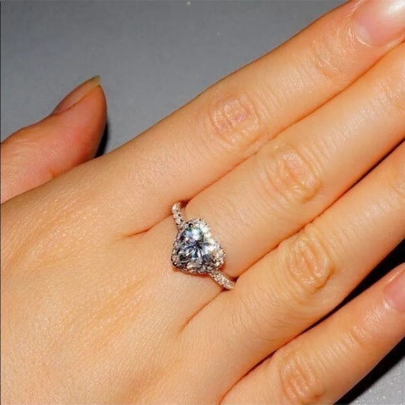 White Gold Heart Diamond Ring 9 - Picture 4 of 6